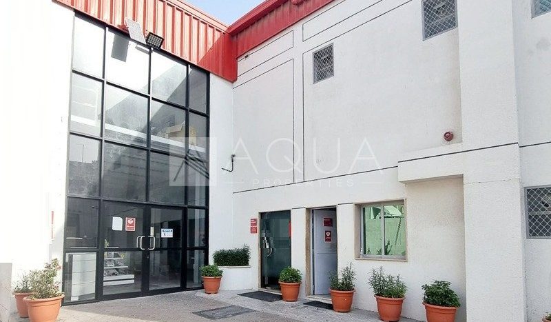 Rent Warehouse on Al Quoz, Dubai, / per year, 11000 sq. ft. | Foto 1