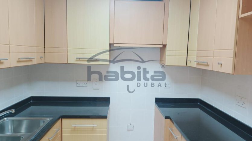 Apartment on Sheikh Zayed Road, Dubai, 2 bedrooms, 107.2 m2 / per year