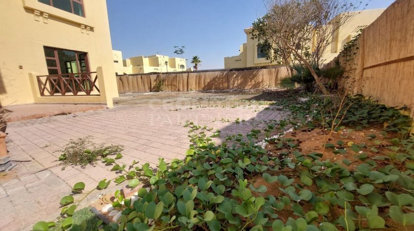 Вилла в Sas Al Nakheel, Абу-Даби, 4 спальни, 300 м2 / в год