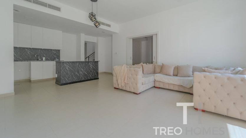 Townhouse on Town Square, Dubai, 4 bedrooms, 267 m2 / per year