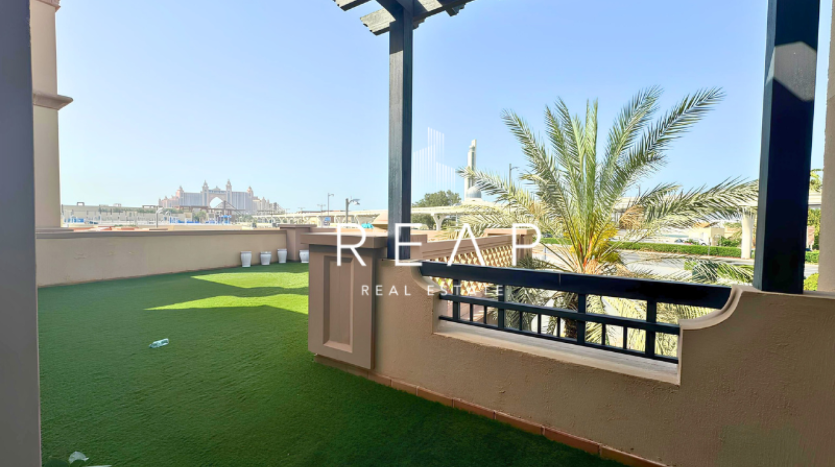 Villa on Palm Jumeirah, Dubai, 4 bedrooms, 423.2 m2 / per year