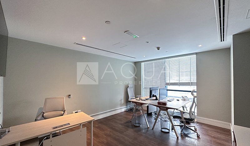 Office on Jumeirah Lake Towers, Dubai, 115.9 m2 / per year