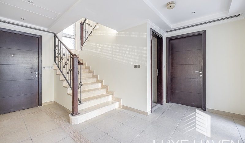 Villa on Jumeirah Park, Dubai, 3 bedrooms, 284.75 m2 / per year