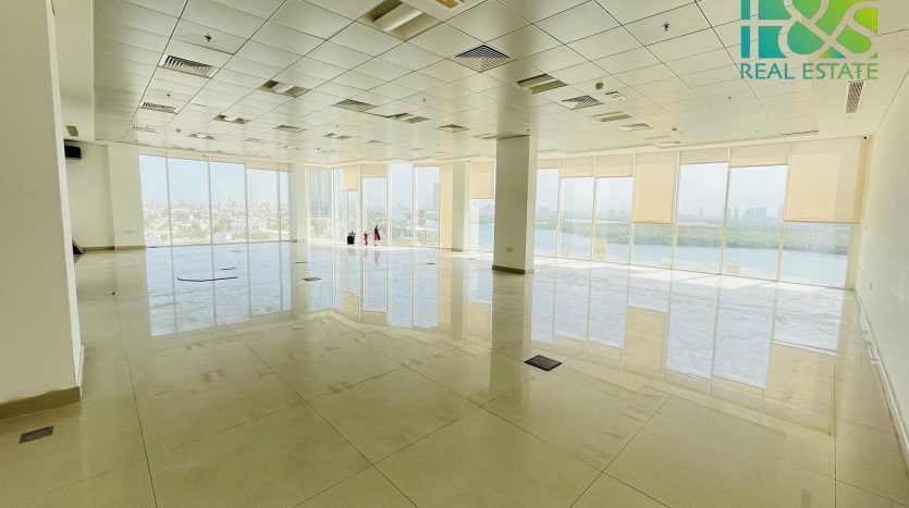 Офис в Ras-al-khaimah, 185.8 м2 / в год