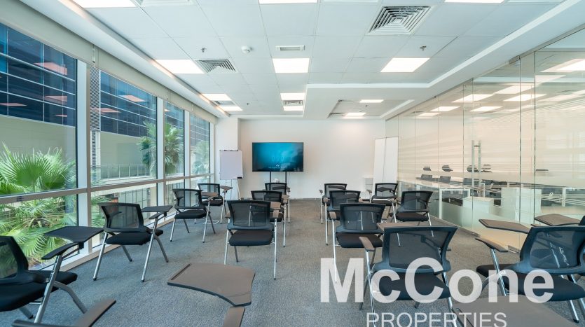 Office on Business Bay, Dubai, 243.87 m2 / per year