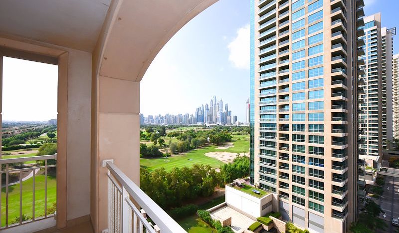 Квартира в The Views, Дубай, 2 спальни, 129.8 м2 / в год