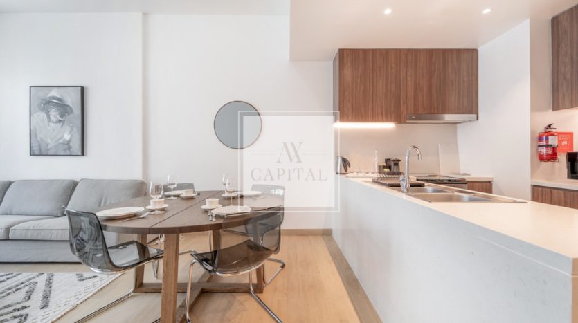 Apartment on Jumeirah, Dubai, 2 bedrooms, 112.1 m2 / per year
