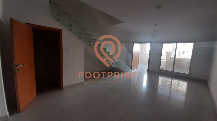 Villa on Jumeirah Village Circle, Dubai, 4 bedrooms, 240.4 m2 / per year
