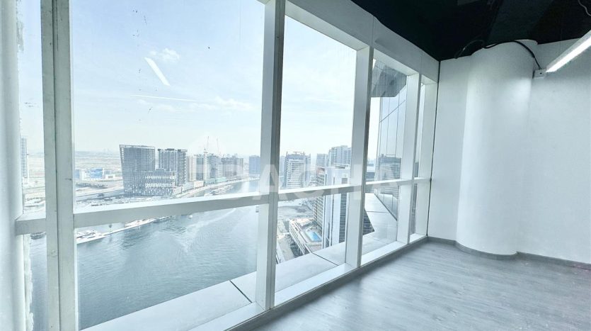 Office on Business Bay, Dubai, 49.3 m2 / per year