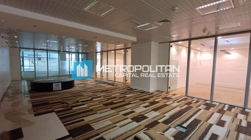 Office on Al Khalidiya, Abu-Dhabi, 288 m2 / per year