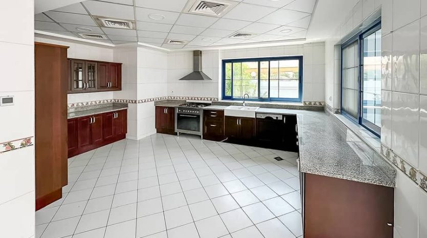 Вилла в Аль-Твар, Дубай, 4 спальни, 446 м2 / в год