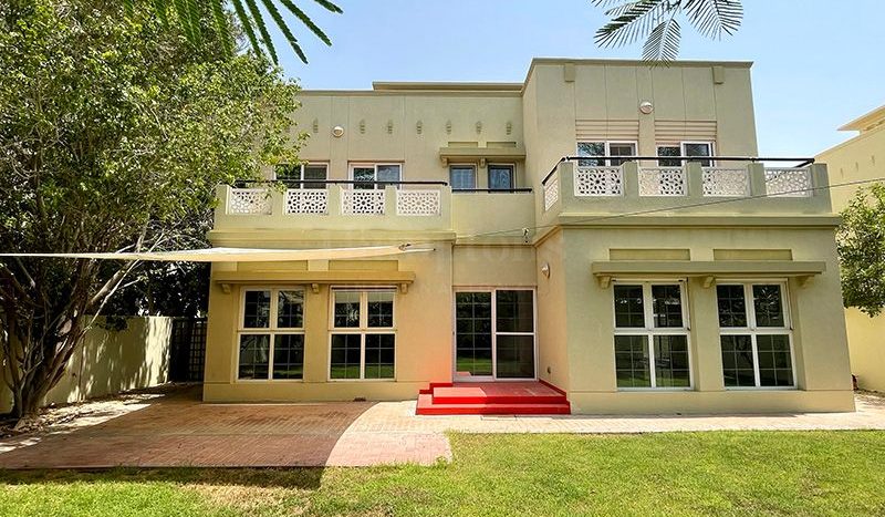 Вилла в The Lakes, Дубай, 5 спален, 353.2 м2 / в год