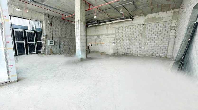 Магазин в Бизнес-Бэй, Дубай, 120.8 м2 / в год