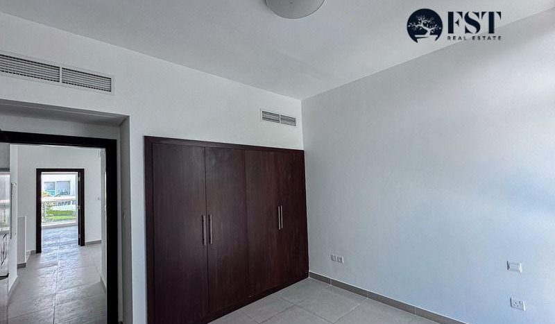 Townhouse on Moudon, Dubai, 4 bedrooms, 304.5 m2 / per year