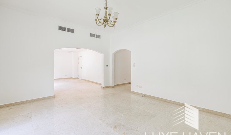 Villa on Meadows, Dubai, 3 bedrooms, 310.76 m2 / per year