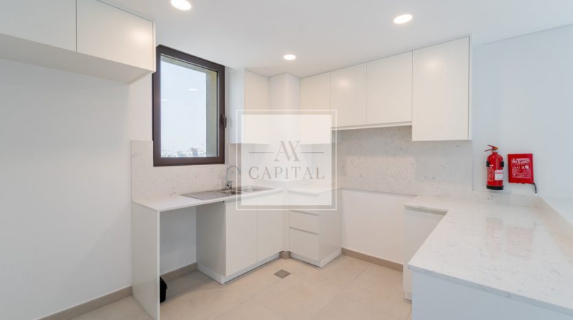 Apartment on Umm Suqeim, Dubai, 2 bedrooms, 120.2 m2 / per year