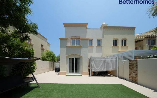 Villa on The Springs, Dubai, 2 bedrooms, 167 m2 / per year