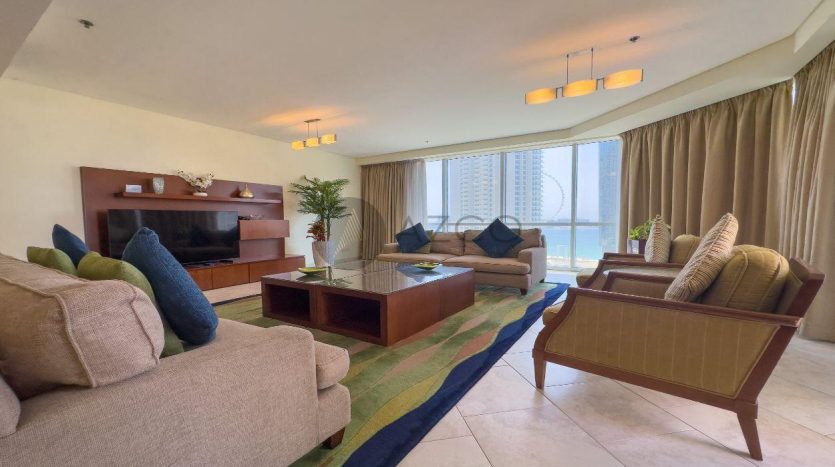 Apartment on Jumeirah Beach Residence, Dubai, 3 bedrooms, 240 m2 / per year