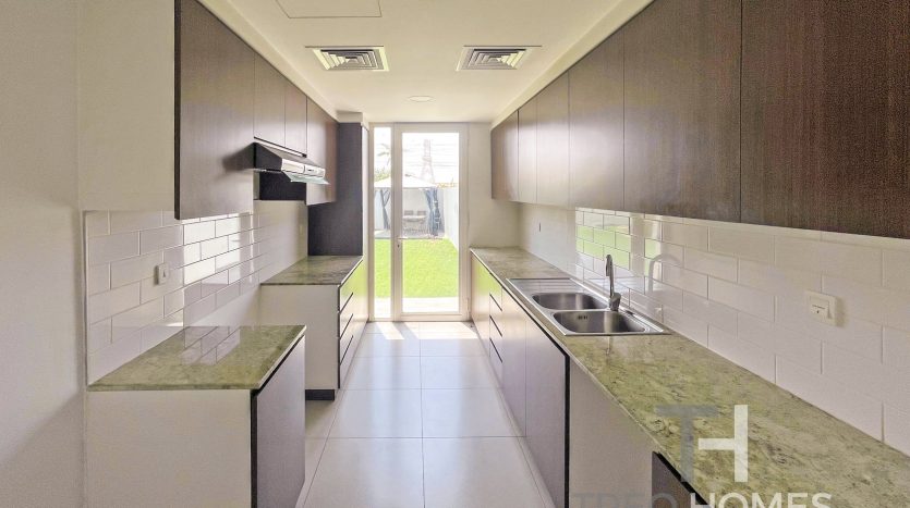 Townhouse on Moudon, Dubai, 3 bedrooms, 188 m2 / per year