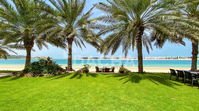 Villa on Palm Jumeirah, Dubai, 6 bedrooms, 836.1 m2 / per year