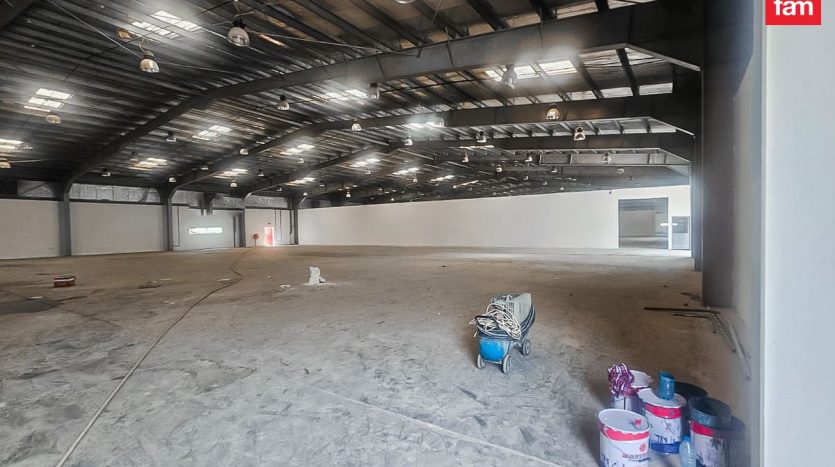 Warehouse on Jabal Ali, Dubai, 12304 m2 / per year