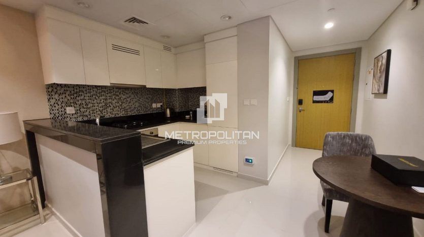 Apartment on Business Bay, Dubai, 1 bedroom, 65 m2 / per year