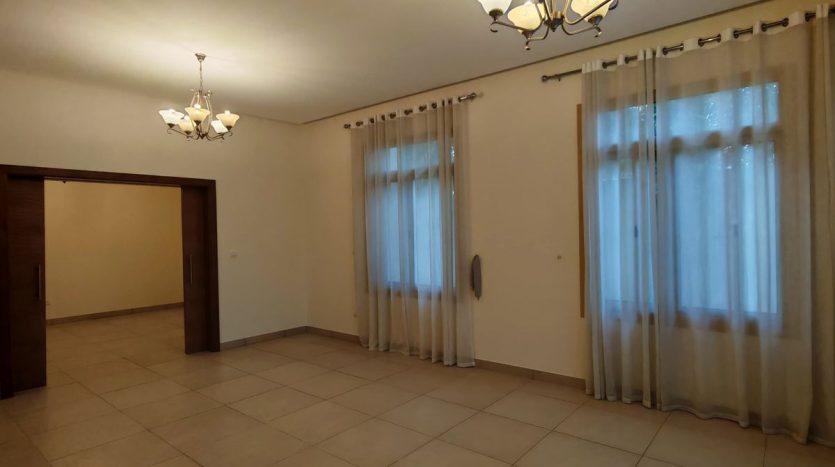 Commercial property on Khalifa City, Abu-Dhabi, 5 bedrooms, 585 m2 / per year