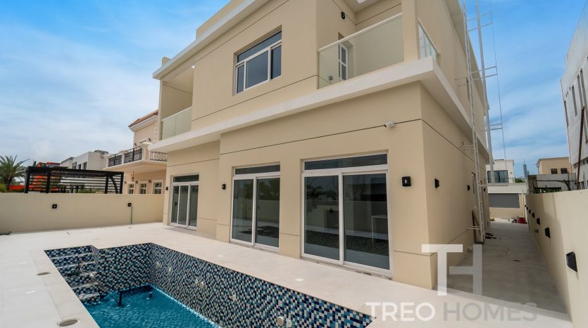 Villa on Jumeirah Park, Dubai, 5 bedrooms, 510 m2 / per year