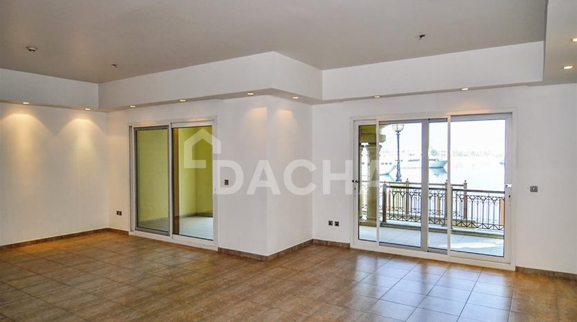 Townhouse on Palm Jumeirah, Dubai, 2 bedrooms, 371.2 m2 / per year
