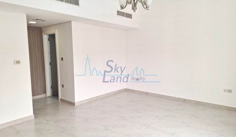 Квартира в Джумейра, Дубай, 4 спальни, 371.6 м2 / в год