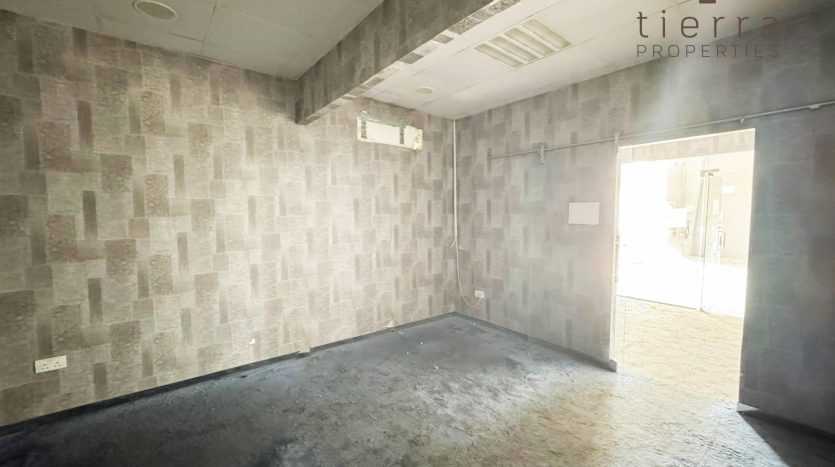 Склад в Al Quoz, Дубай, 501.7 м2 / в год
