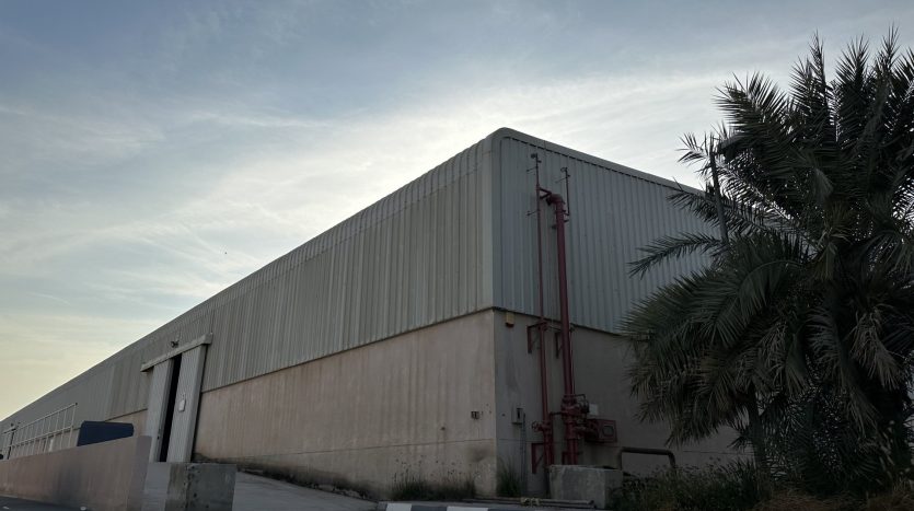 Warehouse on Jabal Ali, Dubai, 325.2 m2 / per year