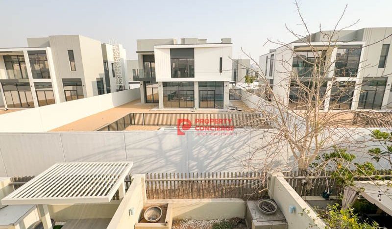 Townhouse on Al Furjan, Dubai, 3 bedrooms, 152 m2 / per month