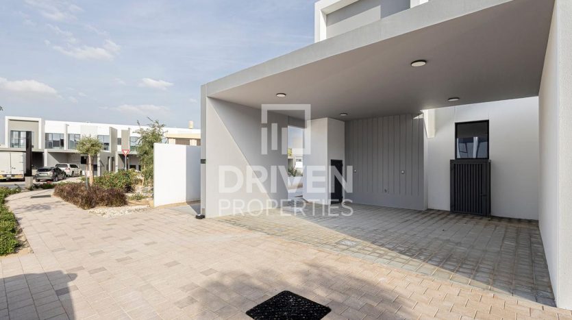 Таунхаус в Dubai Land, 4 спальни, 217 м2 / в год