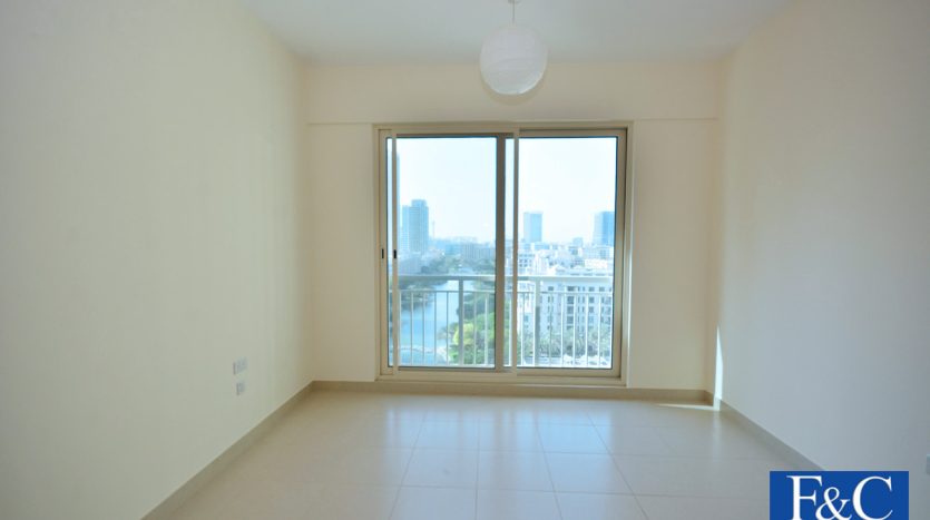 Apartment on The Views, Dubai, 2 bedrooms, 136 m2 / per year