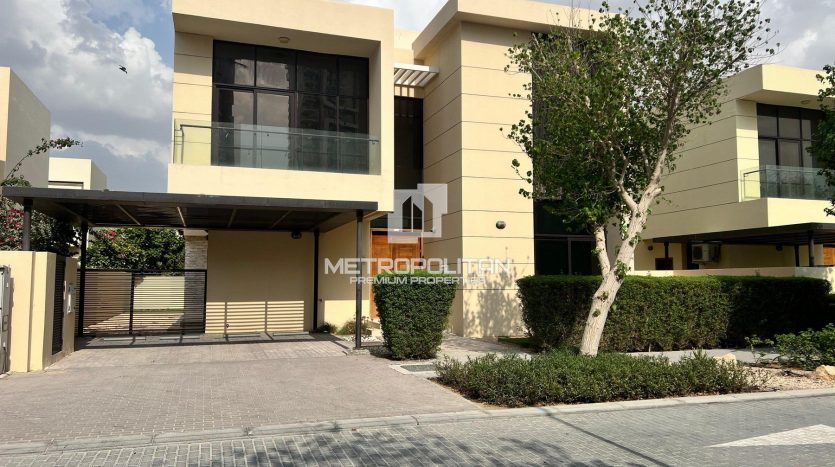 Villa on DAMAC Hills (Akoya by DAMAC), Dubai, 5 bedrooms, 450 m2 / per year
