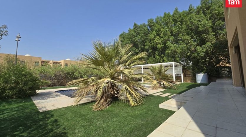 Villa on Al Furjan, Dubai, 3 bedrooms, 659.7 m2 / per year