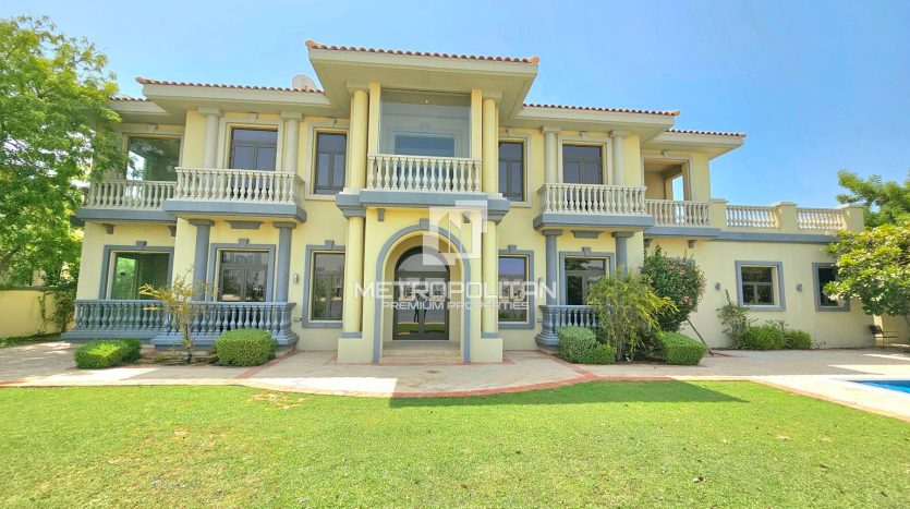 Villa on Palm Jumeirah, Dubai, 6 bedrooms, 1245 m2 / per year
