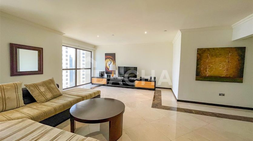 Apartment on Jumeirah Beach Residence, Dubai, 2 bedrooms, 136 m2 / per year