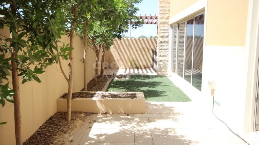 Villa on Al Raha Gardens, Abu-Dhabi, 4 bedrooms, 304 m2 / per year
