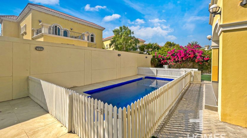 Вилла в Jumeirah Park, Дубай, 3 спальни, 328 м2 / в год