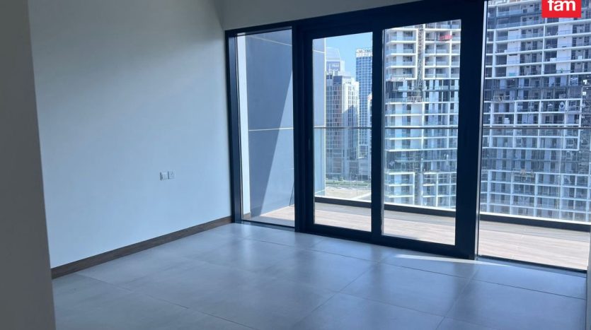 Apartment on Business Bay, Dubai, 1 bedroom, 97.9 m2 / per year