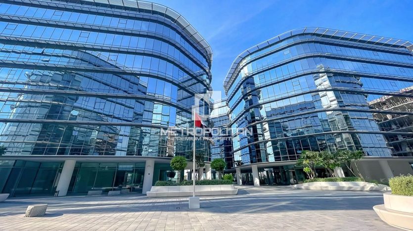 Office on Umm Ramul, Dubai, 399.5 m2 / per year