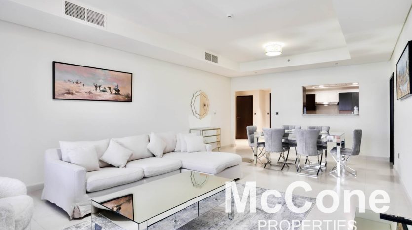 Apartment on Palm Jumeirah, Dubai, 2 bedrooms, 179.21 m2 / per year
