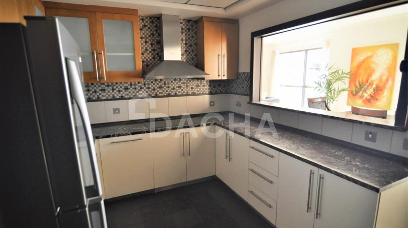 Apartment on Jumeirah Beach Residence, Dubai, 3 bedrooms, 246.5 m2 / per year