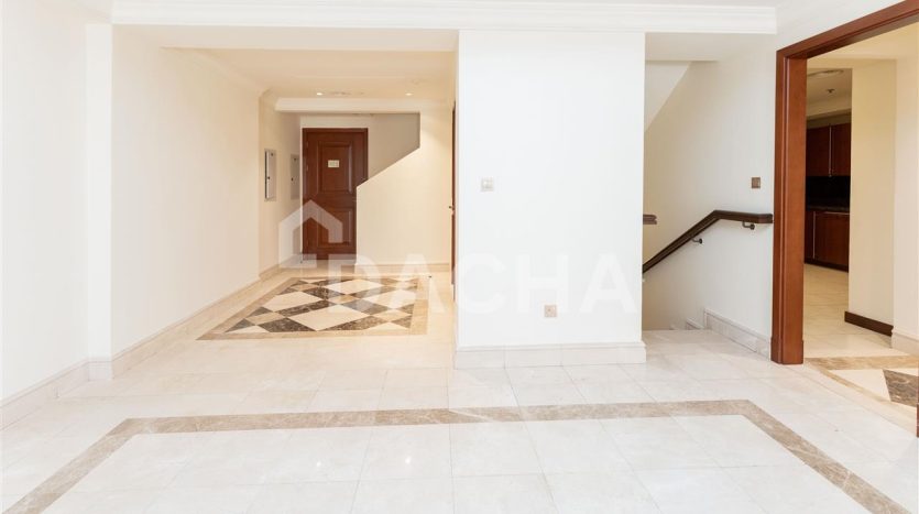 Townhouse on Palm Jumeirah, Dubai, 3 bedrooms, 463.4 m2 / per year