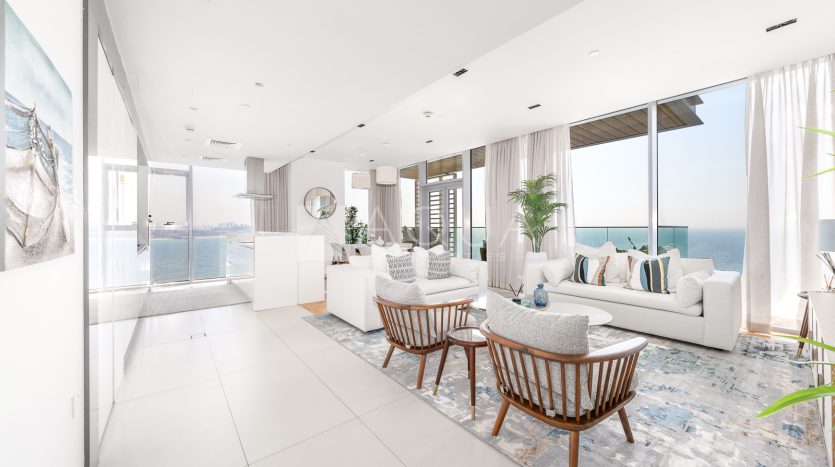 Apartment on Bluewaters, Dubai, 4 bedrooms, 228.4 m2 / per year