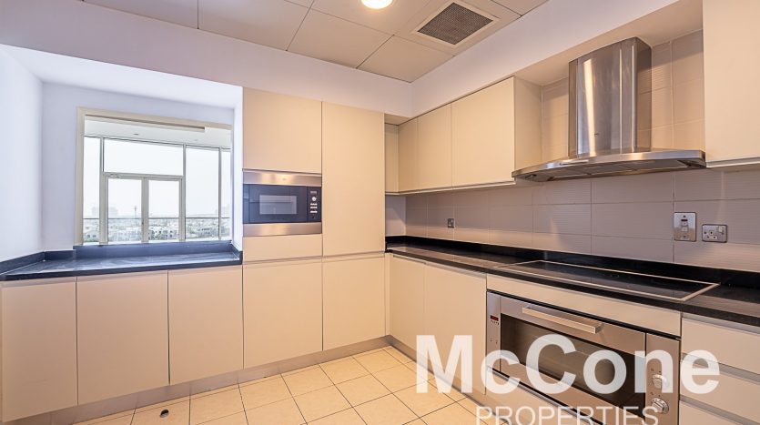 Apartment on Palm Jumeirah, Dubai, 3 bedrooms, 211.82 m2 / per year