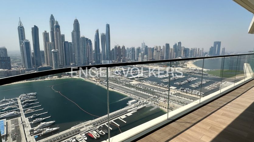Apartment on Dubai Harbour, Dubai, 4 bedrooms, 225.2 m2 / per year
