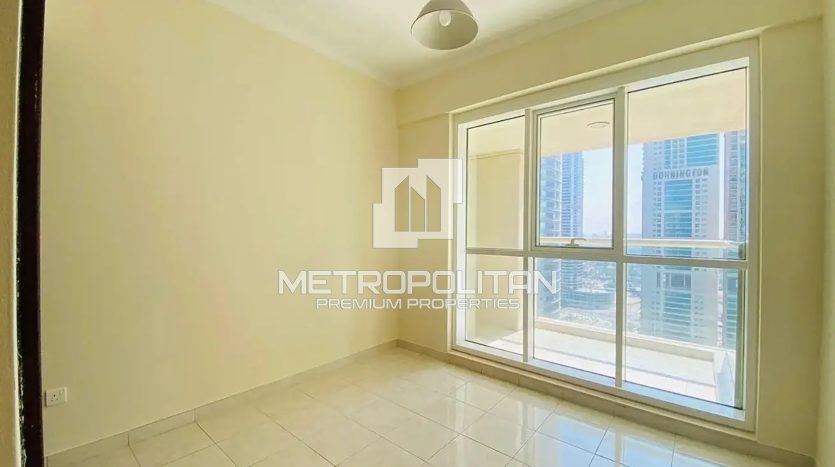 Apartment on Jumeirah Lake Towers, Dubai, 2 bedrooms, 121 m2 / per year
